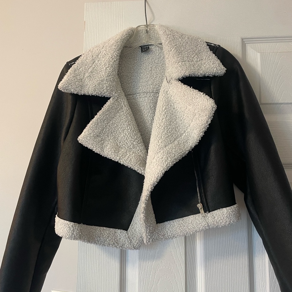 SHEIN Black and White Faux Shearling Leather Jacket - Picture 4 of 5